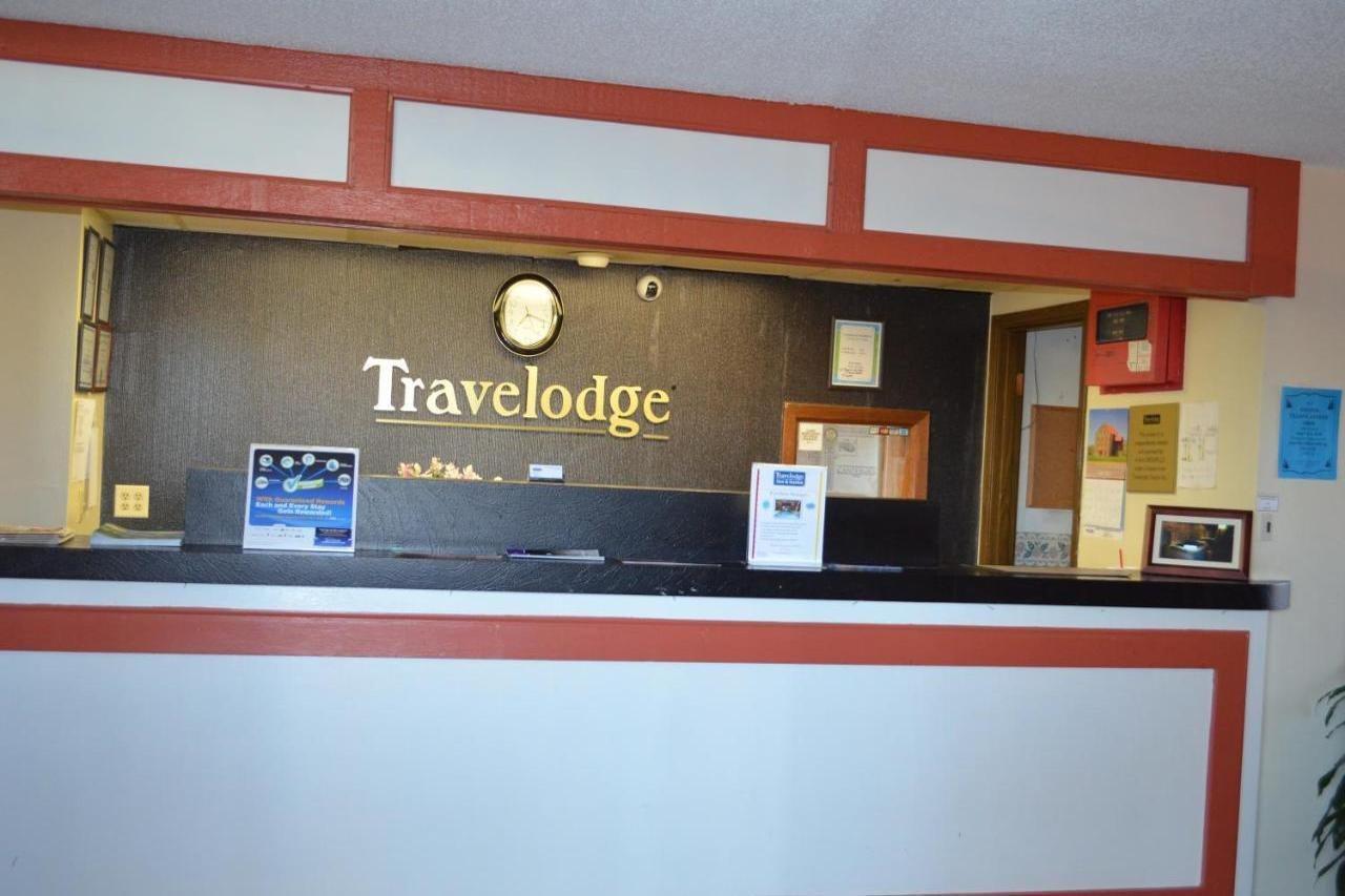 Travelodge Inn & Suites By Wyndham Muscatine Exterior photo
