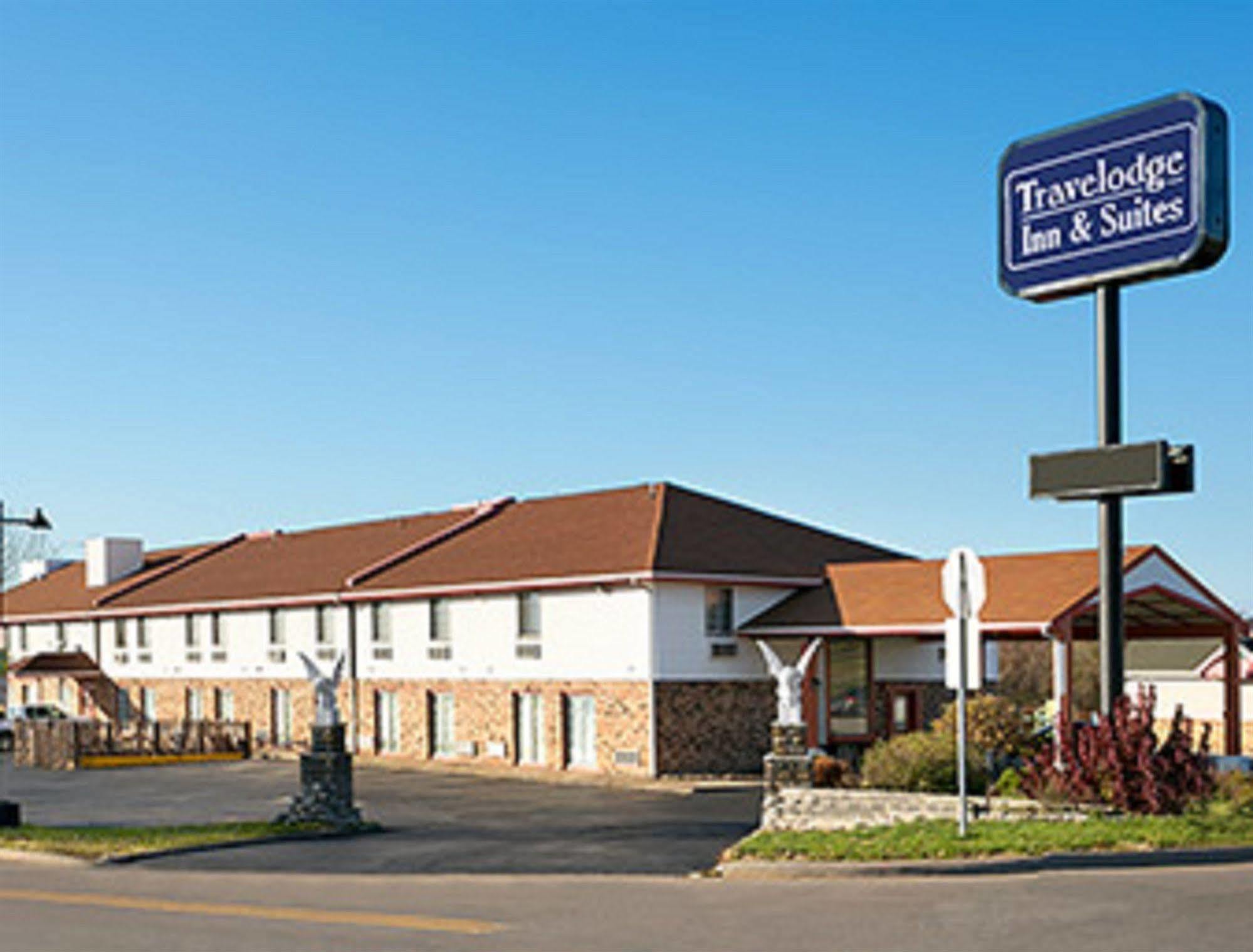 Travelodge Inn & Suites By Wyndham Muscatine Exterior photo